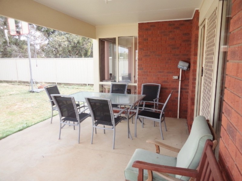 8 Gaethan Drive, Swan Hill VIC 3585