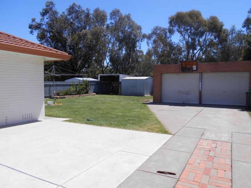 9 Mellor Grove, Swan Hill VIC 3585