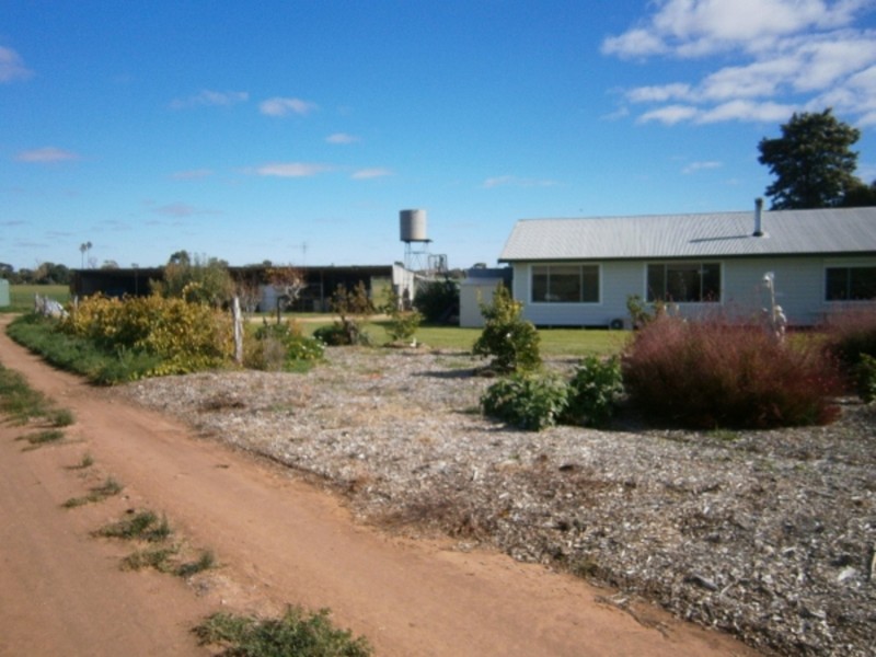 82 Hobson Road, Vinifera VIC 3591