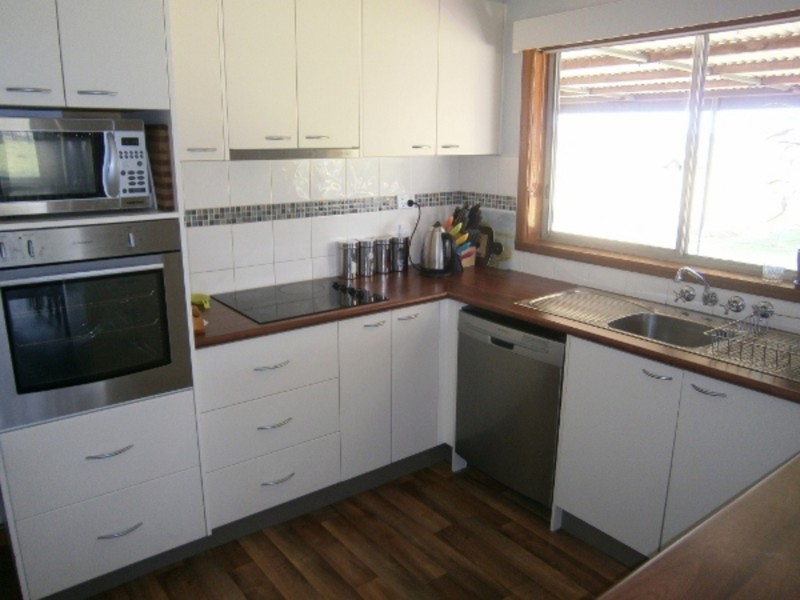 82 Hobson Road, Vinifera VIC 3591