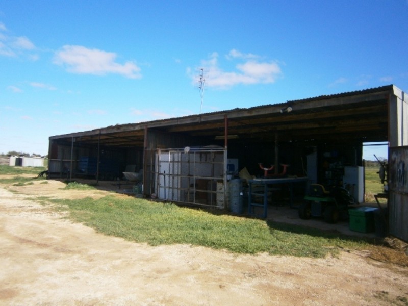 82 Hobson Road, Vinifera VIC 3591