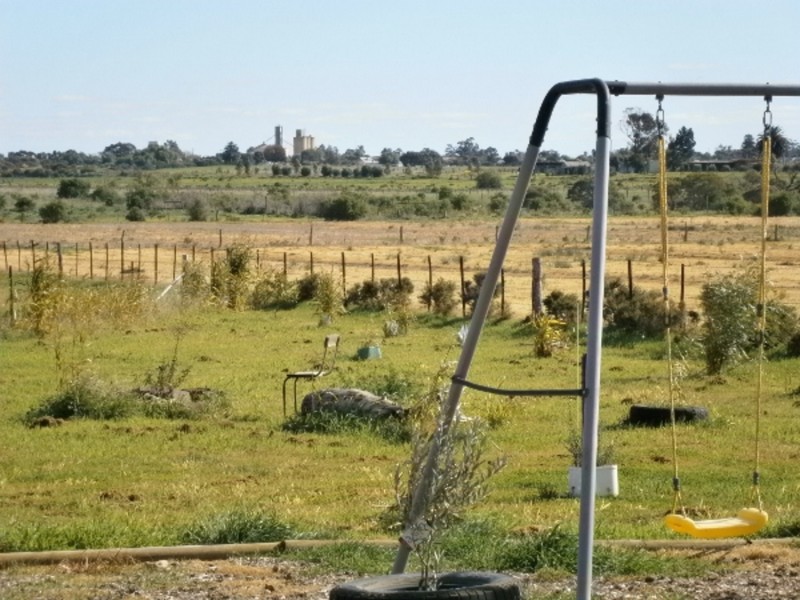 82 Hobson Road, Vinifera VIC 3591