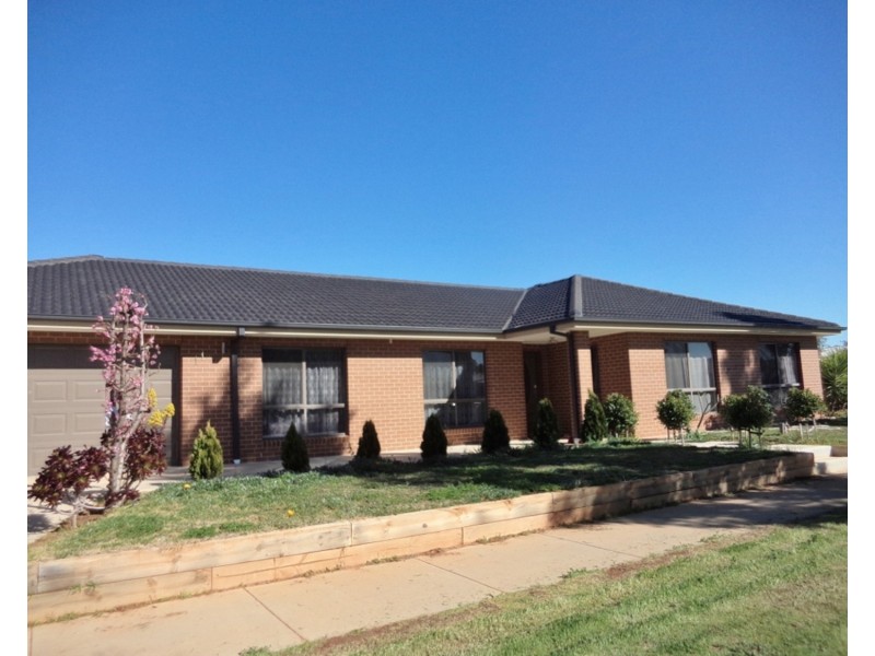 11 Boobialla Drive, Swan Hill VIC 3585