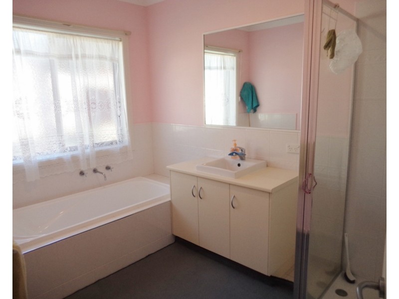 11 Boobialla Drive, Swan Hill VIC 3585