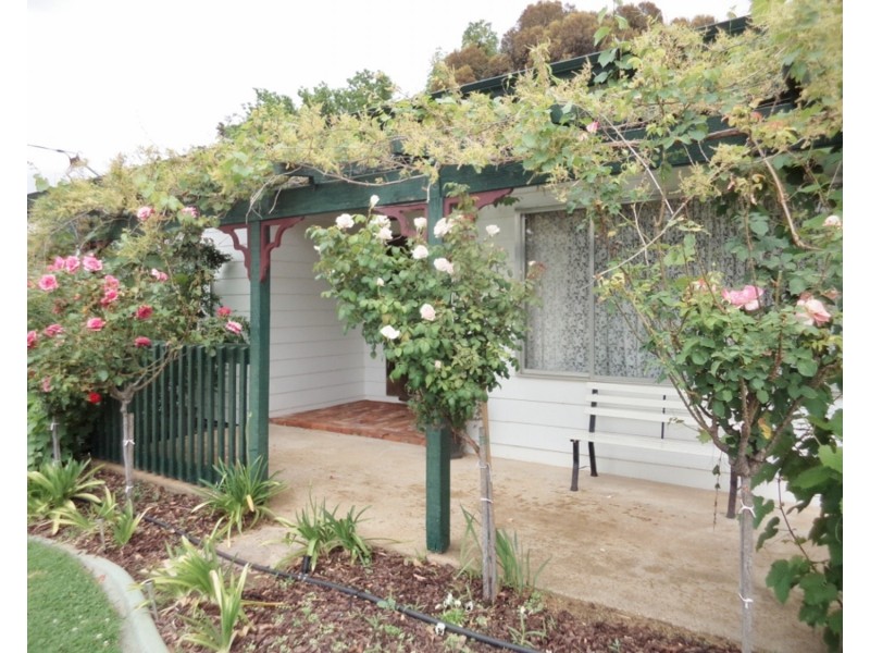 27 Bruton Grove, Swan Hill VIC 3585