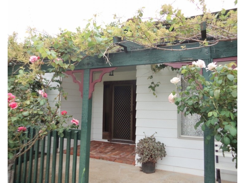 27 Bruton Grove, Swan Hill VIC 3585