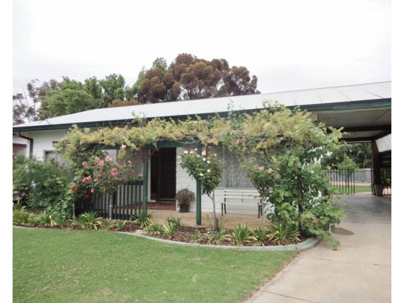 27 Bruton Grove, Swan Hill VIC 3585