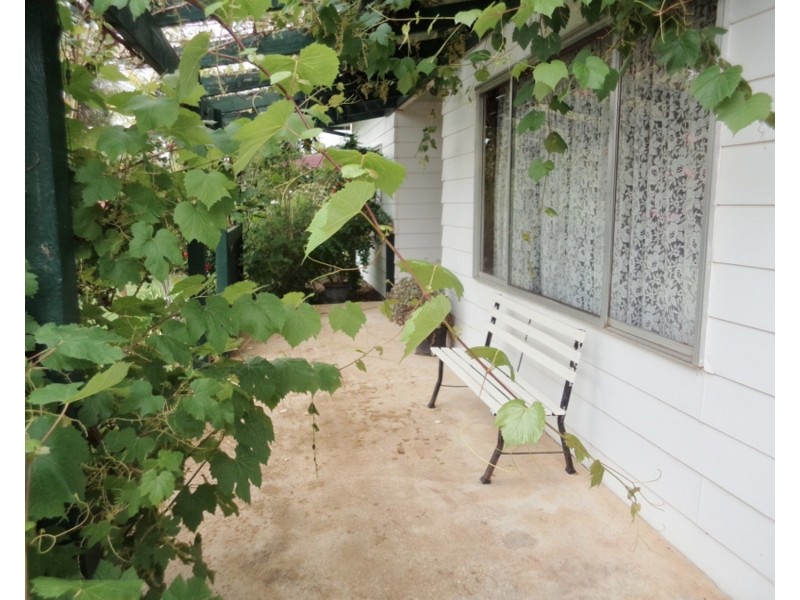 27 Bruton Grove, Swan Hill VIC 3585