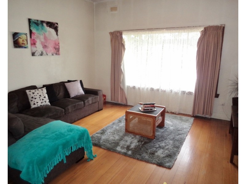 27 Bruton Grove, Swan Hill VIC 3585