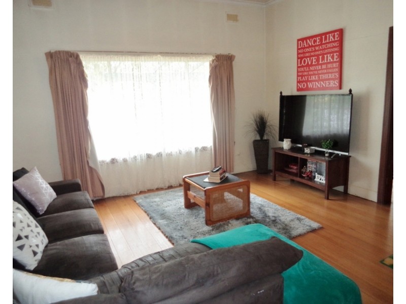 27 Bruton Grove, Swan Hill VIC 3585