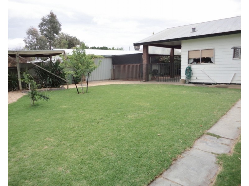 27 Bruton Grove, Swan Hill VIC 3585