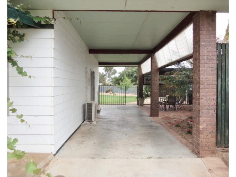 27 Bruton Grove, Swan Hill VIC 3585