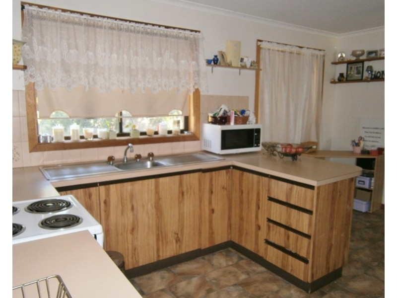 10 Jacaranda Crescent, Lake Boga VIC 3584