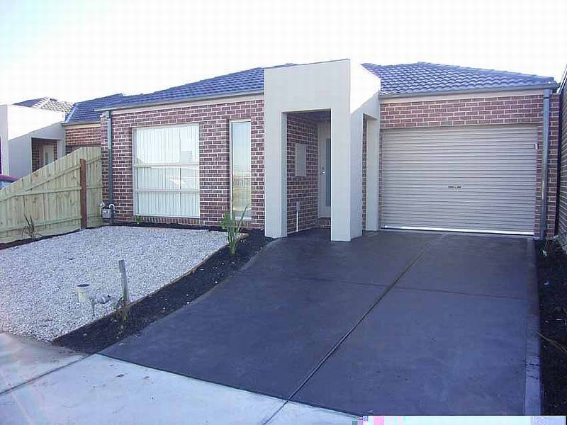 13 Lucas Terrace, Taylors Hill VIC 3037