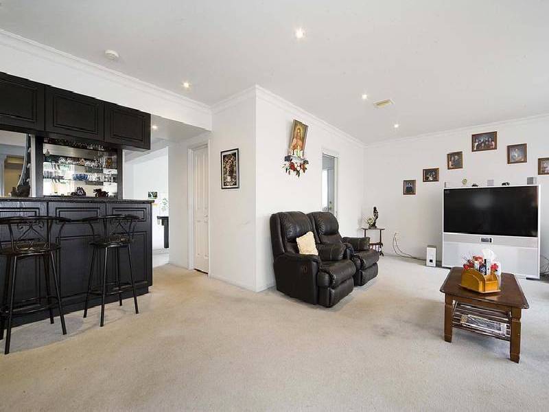 22 Sovereign Way, Hillside VIC 3037