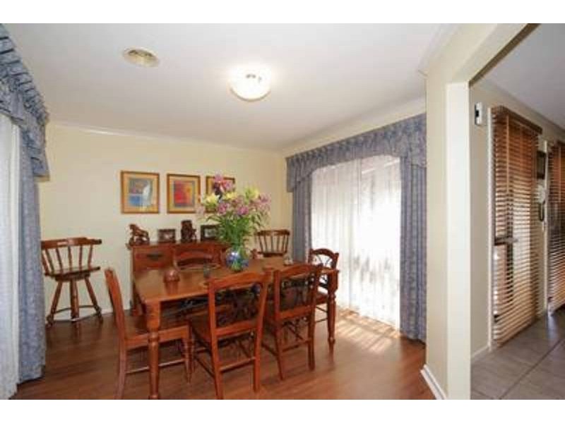 2 Hepburn Place, Sydenham VIC 3037
