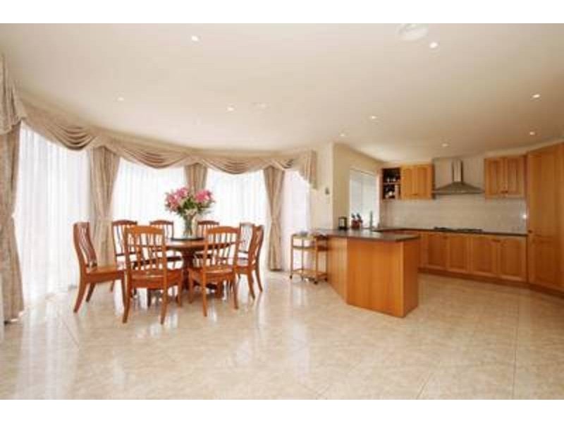 10 Martens Court, Taylors Lakes VIC 3038