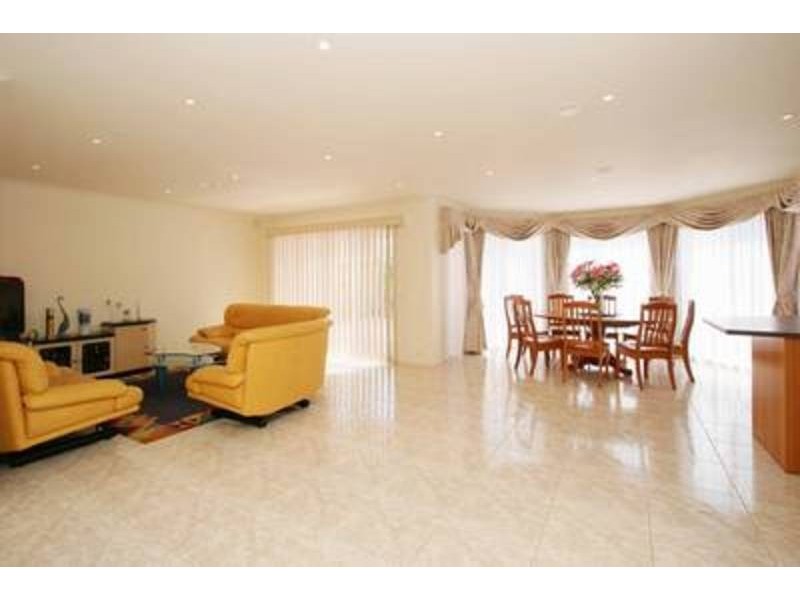 10 Martens Court, Taylors Lakes VIC 3038