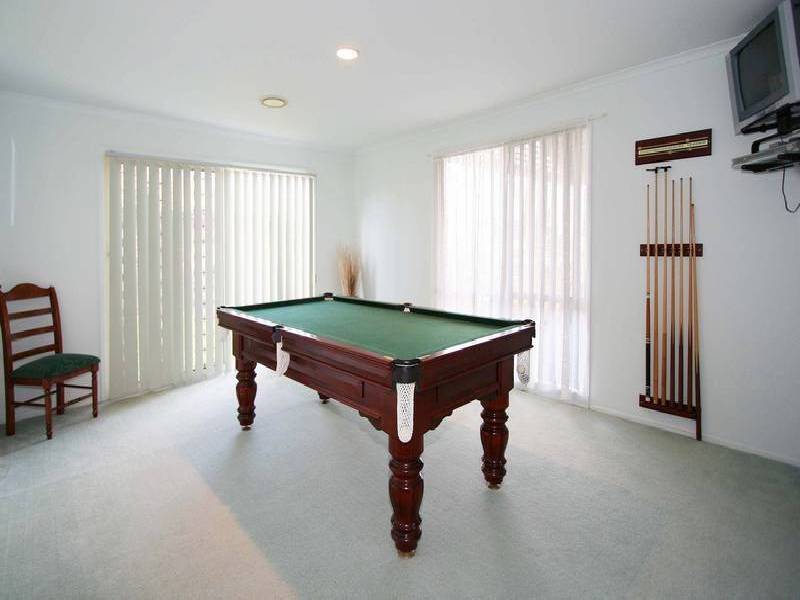 12 Queens Parade, Hillside VIC 3037