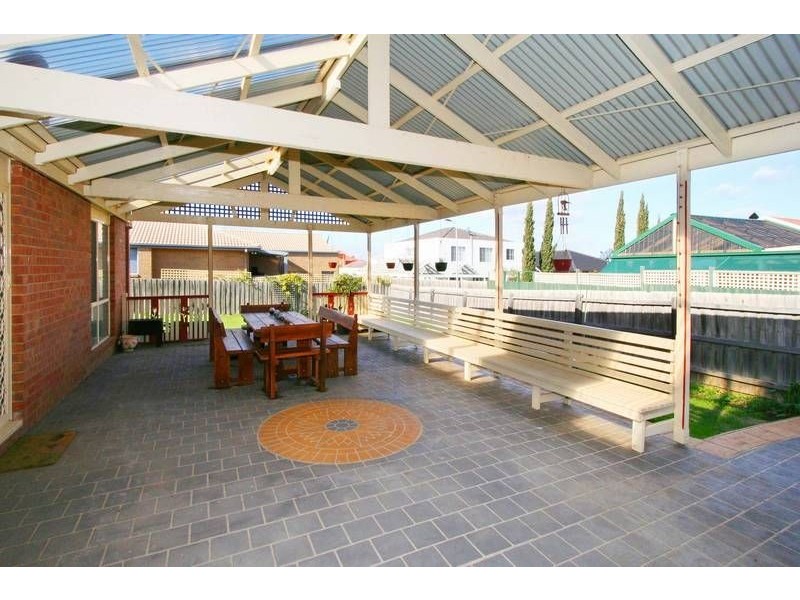 12 Queens Parade, Hillside VIC 3037