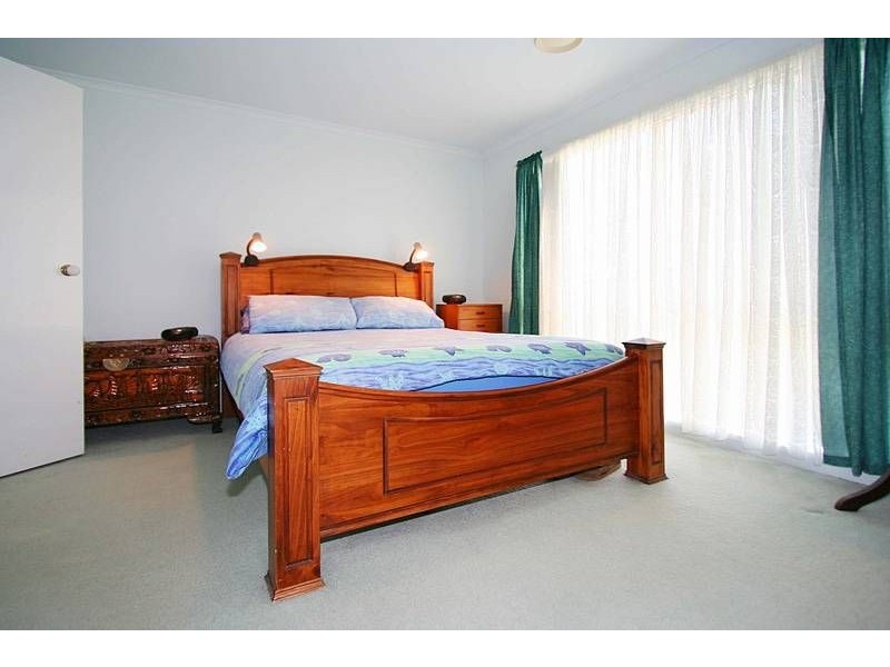 12 Queens Parade, Hillside VIC 3037