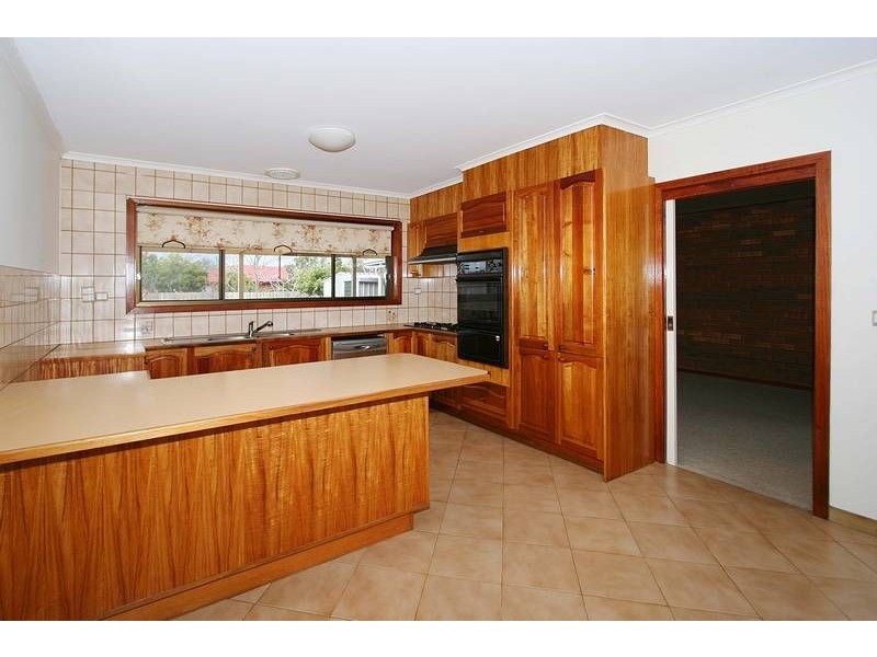 15 Rutherglen Way, Taylors Lakes VIC 3038