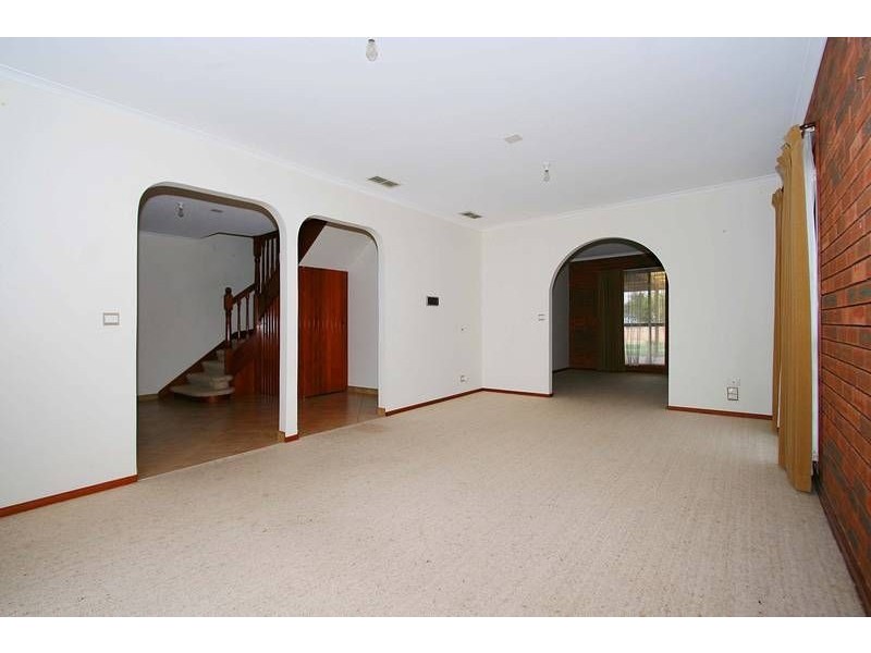 15 Rutherglen Way, Taylors Lakes VIC 3038