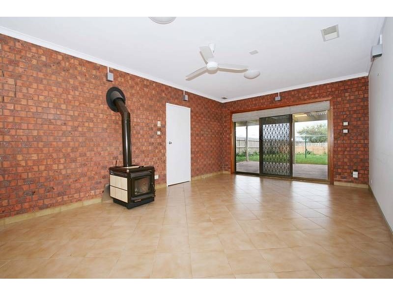 15 Rutherglen Way, Taylors Lakes VIC 3038