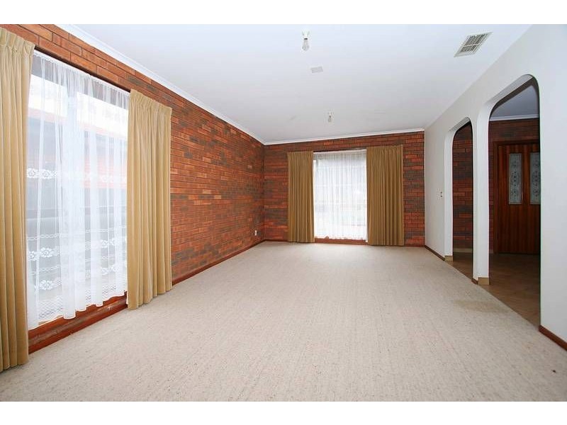 15 Rutherglen Way, Taylors Lakes VIC 3038