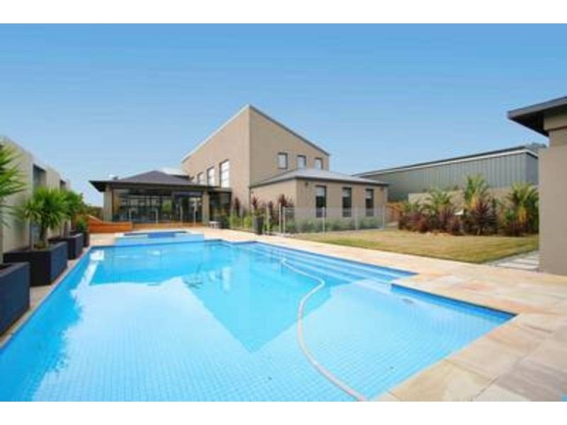 8 Stillia Court, Hillside VIC 3037