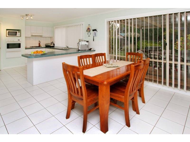 4 Hawkesbury Avenue, Hillside VIC 3037