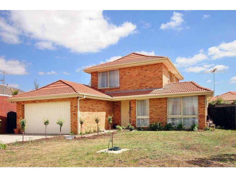 8 Cliffer Place, Taylors Lakes VIC 3038