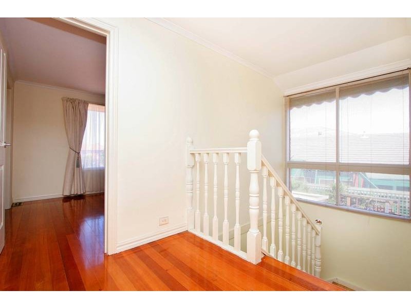 8 Cliffer Place, Taylors Lakes VIC 3038