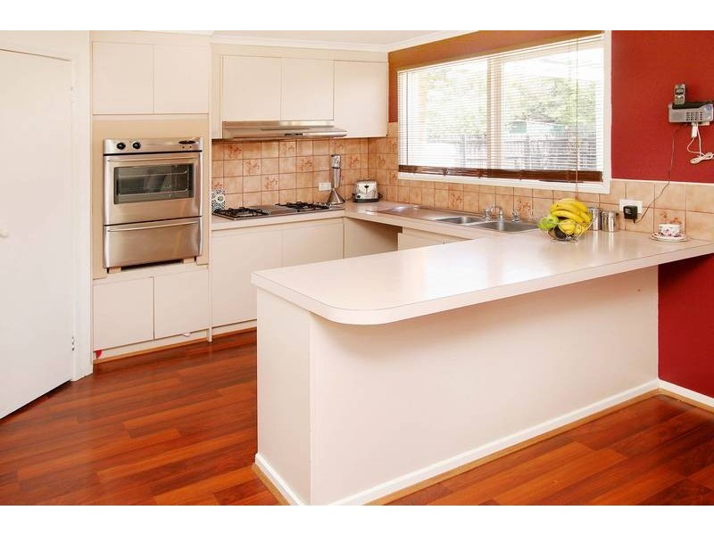 8 Cliffer Place, Taylors Lakes VIC 3038