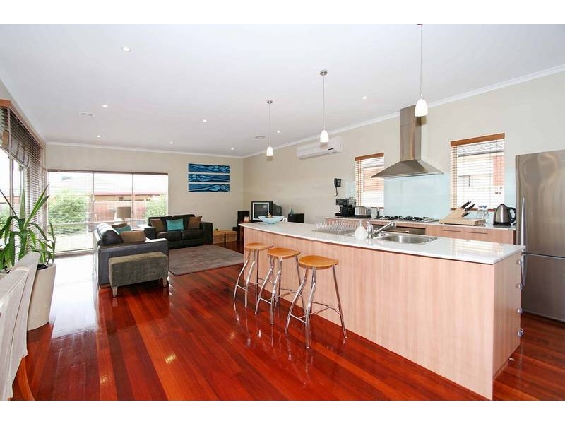 17 Wisteria Close, Taylors Hill VIC 3037