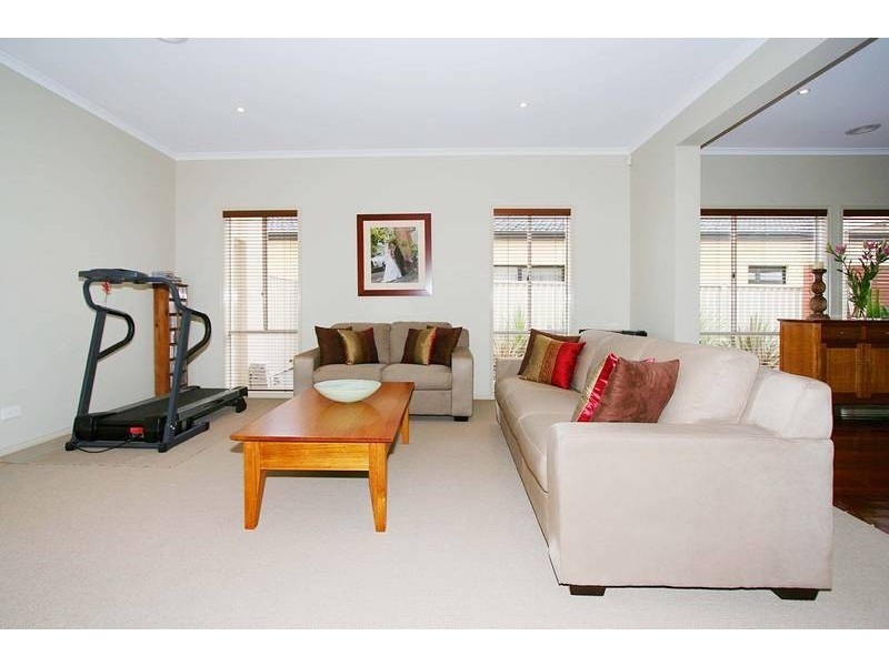 17 Wisteria Close, Taylors Hill VIC 3037