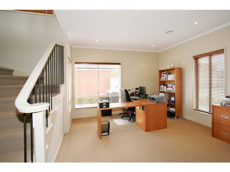 17 Wisteria Close, Taylors Hill VIC 3037