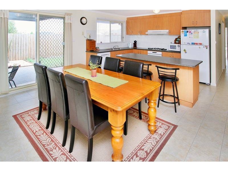 9 Moray Close, Taylors Hill VIC 3037