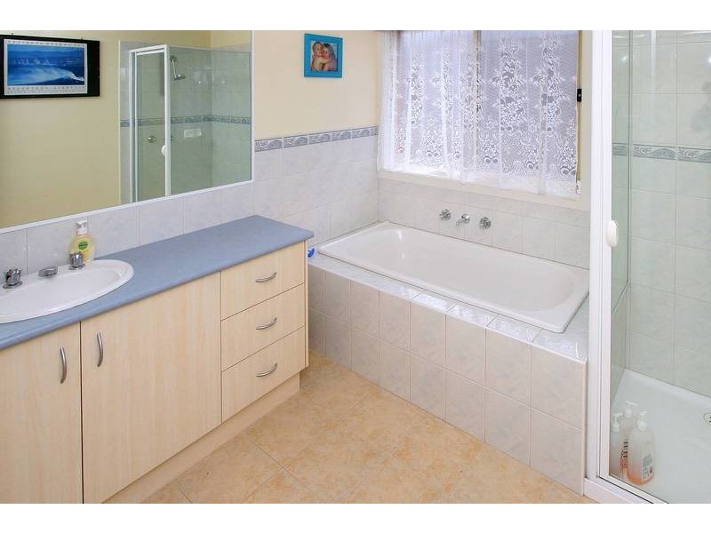 9 Moray Close, Taylors Hill VIC 3037