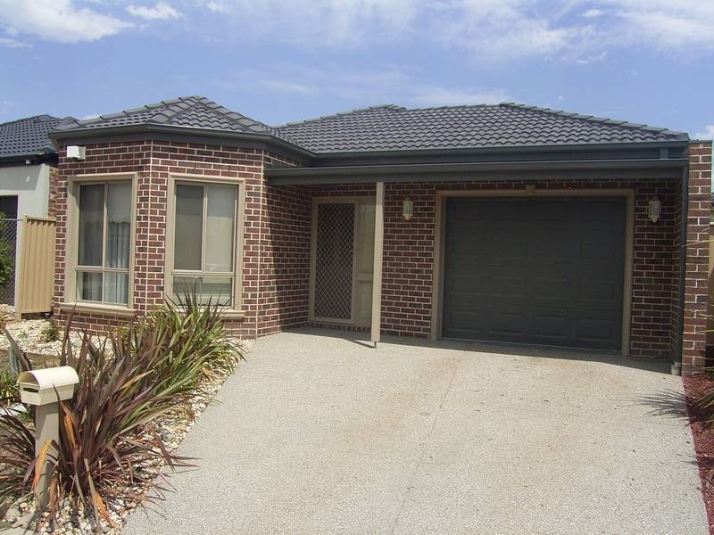 13 Deepdene Street, Caroline Springs VIC 3023