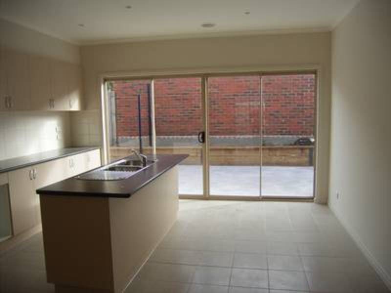 3/12 Buckingham Street, Sydenham VIC 3037