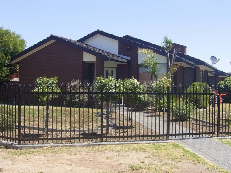 1 Crewen Walk, Keilor Downs VIC 3038