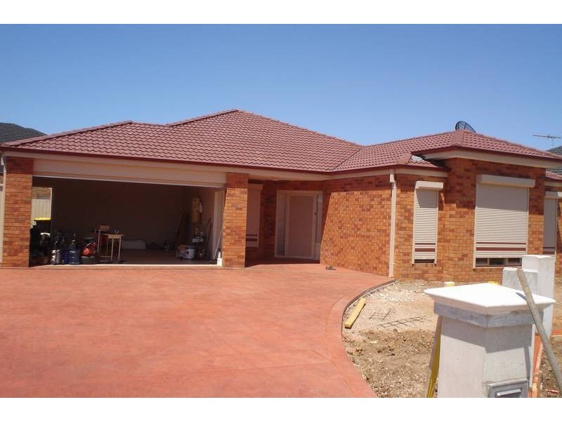 2 Lygon  Place, Taylors Hill VIC 3037