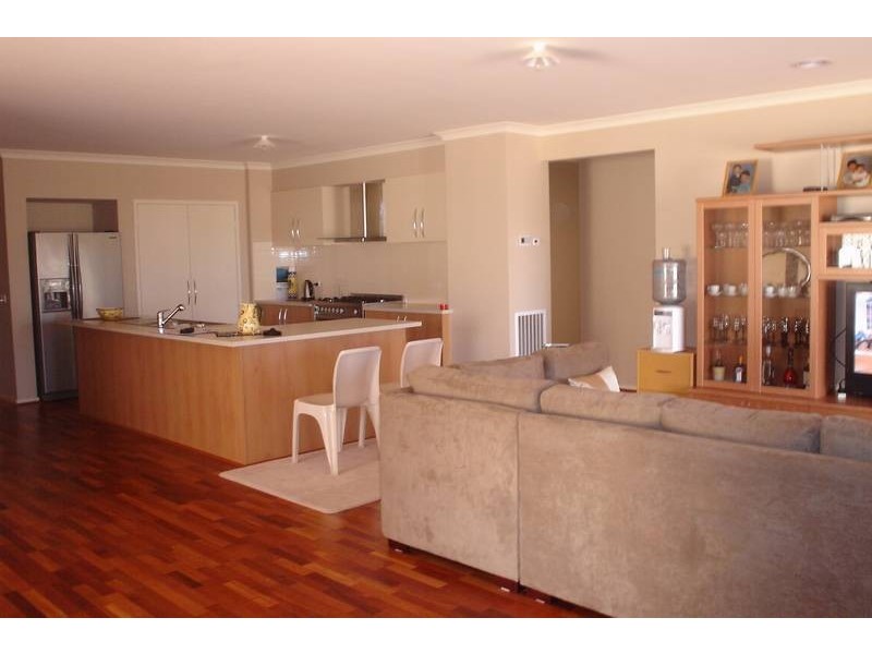 2 Lygon  Place, Taylors Hill VIC 3037