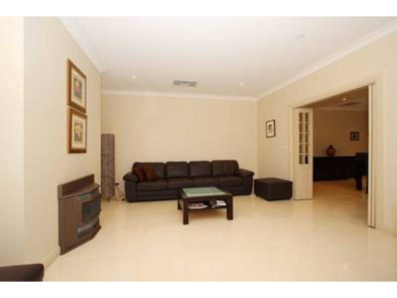 18 Puckle Street, Taylors Hill VIC 3037