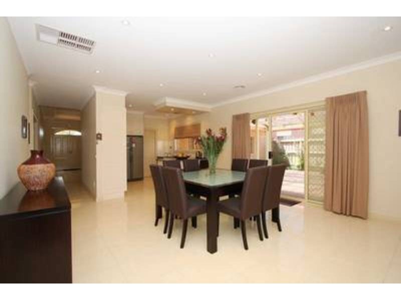 18 Puckle Street, Taylors Hill VIC 3037