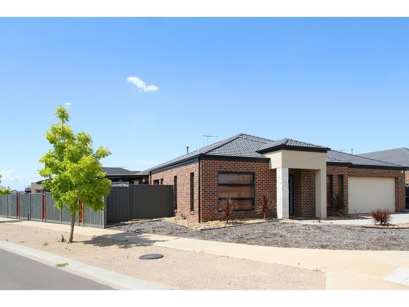 8 Streeton Avenue, Caroline Springs VIC 3023