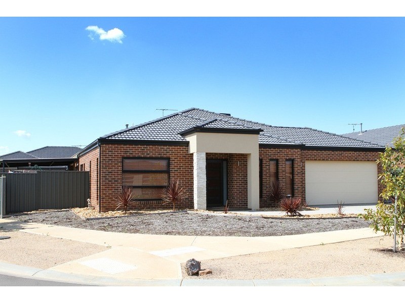 8 Streeton Avenue, Caroline Springs VIC 3023