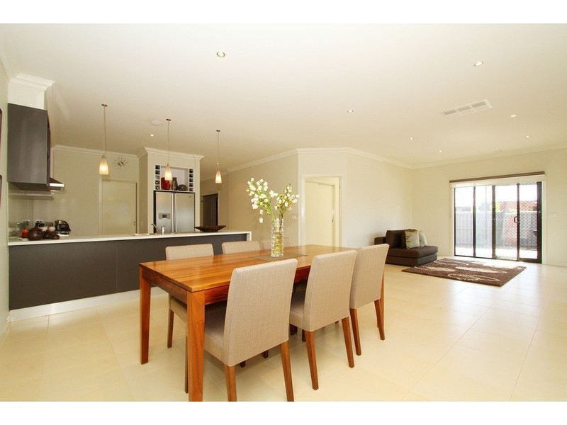 8 Streeton Avenue, Caroline Springs VIC 3023