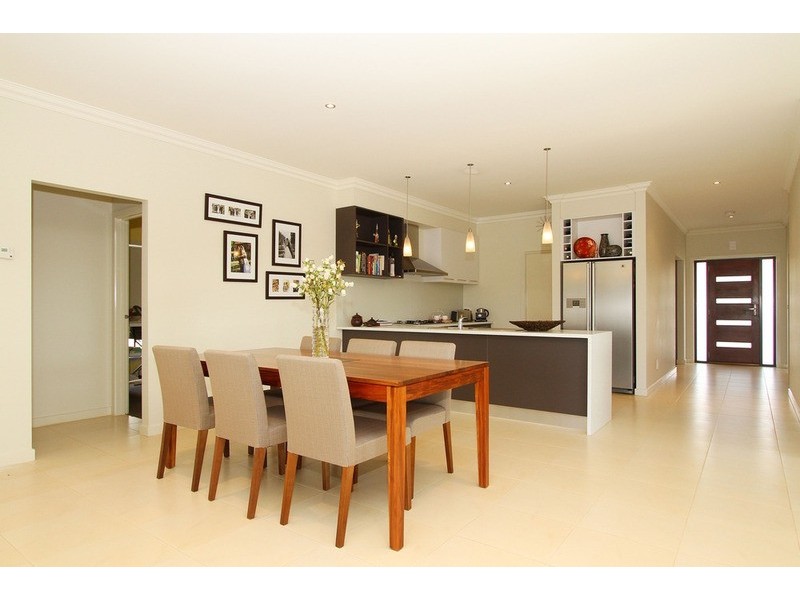 8 Streeton Avenue, Caroline Springs VIC 3023